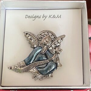 NWT Costume Jewelry Believe in Angels broach pin